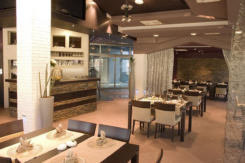 Hotel Diadem Omis Luaran gambar